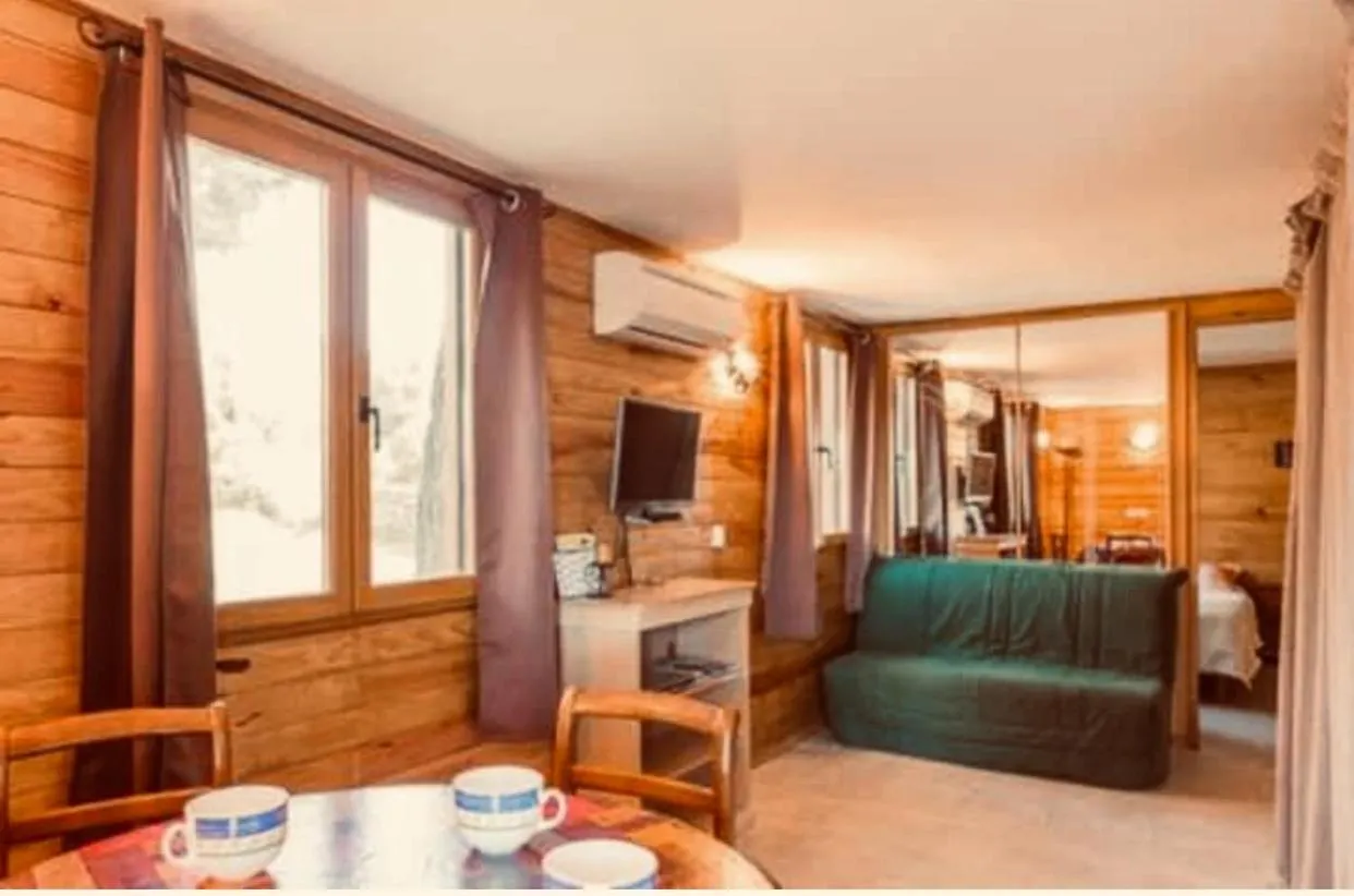 Chalet Piscine Couverte/Jardin/Terrasse Le Beausset Holiday home